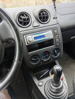 Ford fiesta - 6