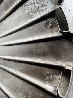 Originál Audi poklice R16 - 6