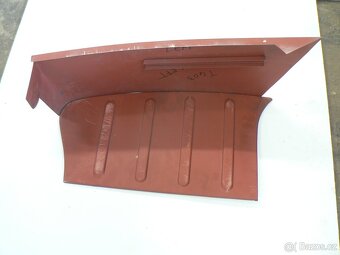 Zadní část zadního blatníku Tatra 603 - 6