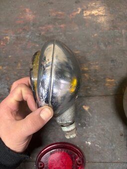 AUTO - VETERÁN SVĚTLA - - 6