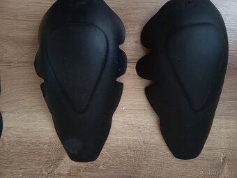 Chrániče kolen a kyčlí a ramen - 6