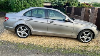 MERCEDES-BENZ W204,C180 SERVISNÍ KNIHA. - 6