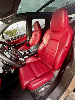 Prodám PORSCHE CAYENNE TURBO 2018 o výkonu 404 kW - 6