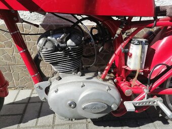 Závodní Ducati - 6