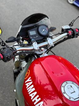 Yamaha R1 - 6