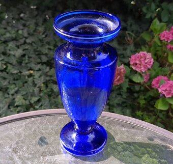 Retro váza z kobaltového skla - Chlapec a vlaštovka - 6
