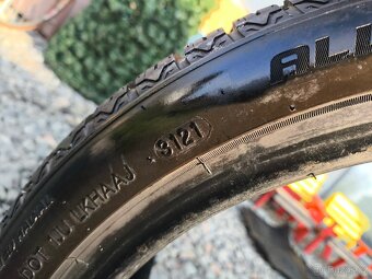 Celoroční pneu 225/40 R18 6-7mm - 6