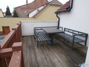 Prodej rekonstruovaného domu se dvěma bytovými jednotkami, H - 6