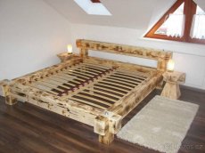 Mohutná celomasivní postel ve velikosti 180 x 200 cm - 6