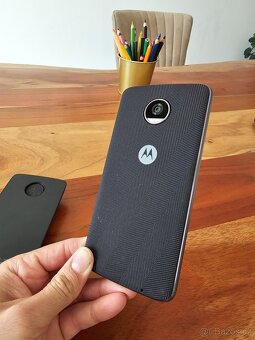 Motorola Moto Z2 Play + Hasselblad True Zoom - 6