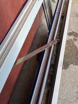Nepoužité plastové okno 1380x450 mm - 6