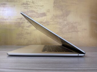 MacBook Air 15" 2024 M3 8GB 512GB Hvězdně bílá - 6