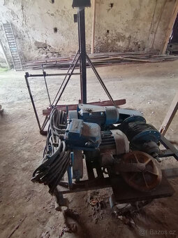 Prodám stavební vrátek s klecí a motorem - 6
