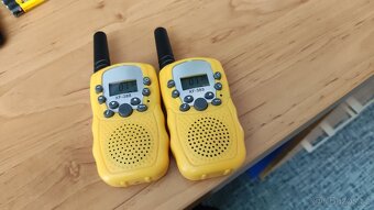 Visačky Walkie talkie a motorola . 4ks - 6