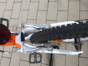 Woom 4 (20") novy v zaruce se stojankem - 6