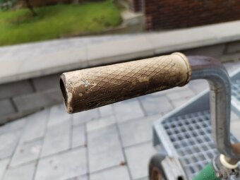 Stará retro dětská koloběžka - 6