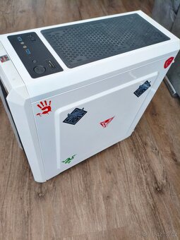 Ryzen 7 5800X3D + RX 7800XT - 6