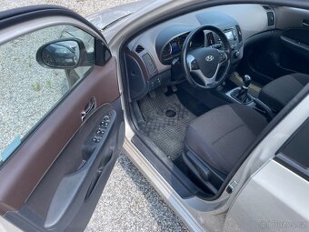 Hyundai I30 1,6 2011 edice Trikolora 1.majitel - 6