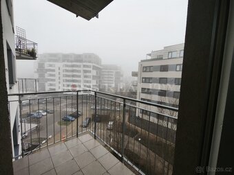 Slunný byt 1+kk s balkónem, sklepem a garážovým stáním - 6