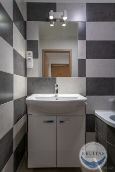 Pronájem bytu 2+1 po rekonstrukci s lodžií, 52 m², Praha 12 - 6
