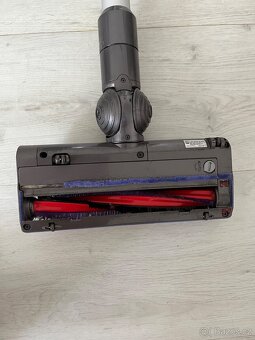 Tyčový a ruční vysavač Dyson V6 - 6