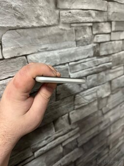 iPhone Se 2020 Top stav - 6