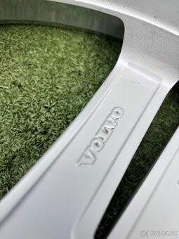 Originální zimní sada Volvo V90 / S90 245/45R18 - 6