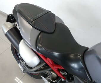 Triumph Speed Triple R 1050 - 6