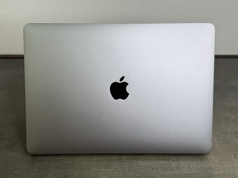 MacBook Air 13'' 2019 / i5 / 8GB / 256GB SSD / Space Gray - 6