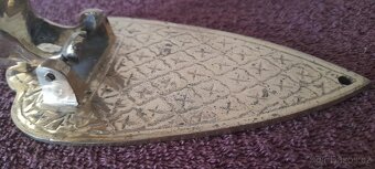 STARÉ MOSAZNÉ DVEŘNÍ KLEPADLO - JEZEVČÍK - 6