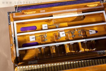Indické harmonium přenosné 3,5 oktávy skvělý stav - 6