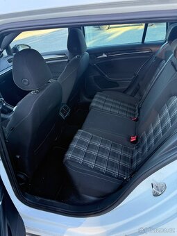 Volkswagen Golf GTD - 6