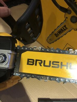 Aku řetězová pila DeWALT DCM565N 
 - 6