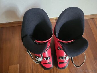 dětský lyžařský set – lyže 137 cm, hůlky 110 cm, lyžáky 305 - 6