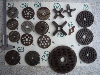 prodám různé staré kuchyňské vybavení. Ceny 200,-až 400,-Kč. - 6