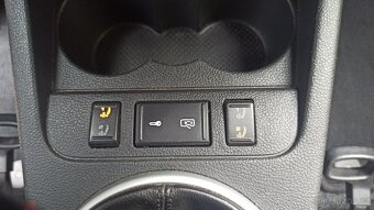 Fabia 1.2i 51kW 141t.km, původ ČR, TOP VÝBAVA -Nová STK - 6