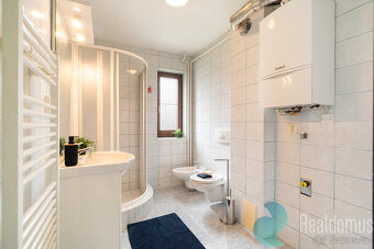 Prodej, dvougenerační rodinný dům,173m2, balkón, zahrada, Ve - 6