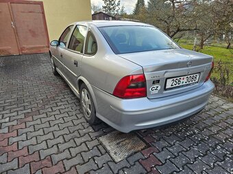 Opel Vectra 1,8 , 92kW, r..v..2001 - 6