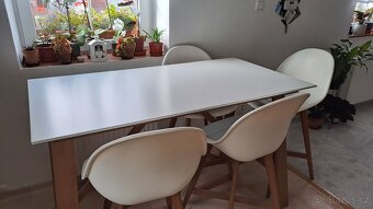 Jídelní sestava ,stůl a čtyři židle - 6
