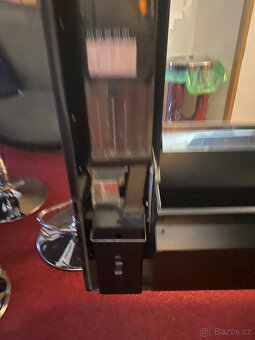 Prodejní Snack automat na chlazené nápoje a snack sortiment - 6