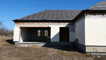 Prodej pozemku s hrubou stavbou domu 5+kk v Mikulčicích, pro - 6