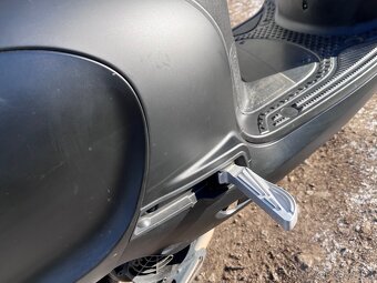 Sym Fiddle 125 skútr v retro stylu - 6