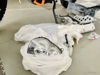 KTM 990 ADVENTURE WHITE ABS = AKRAPOVIČ / VÝBAVA - 6