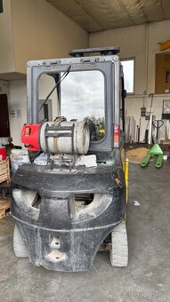 VZV komatsu 2,5 t LPG plná KABINA - 6