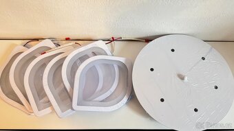 Designové stropní LED svítidlo s motivem okvětních lístků - 6