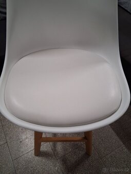 2 barové bílé židle - 6
