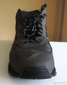 Unisex šedé pevné tenisky NEW BALANCE v.42,5 - 6