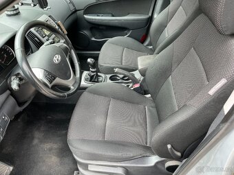 Hyundai i30 - stříbrná metalýza, nafta, 2011 - 6