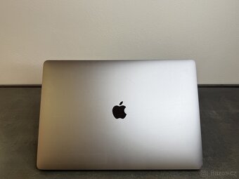 Macbook Pro 15" 2019 / I9 / 16GB / 512GB / Space gray - 6