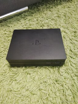 PS4 VR HEADSET - 6